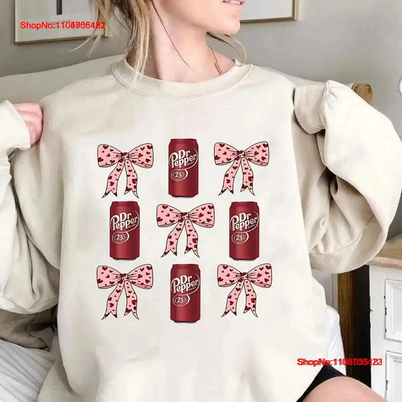 Vintage Fashion Collage - Różowa Koszulka z Kokardą w Leopardzie,