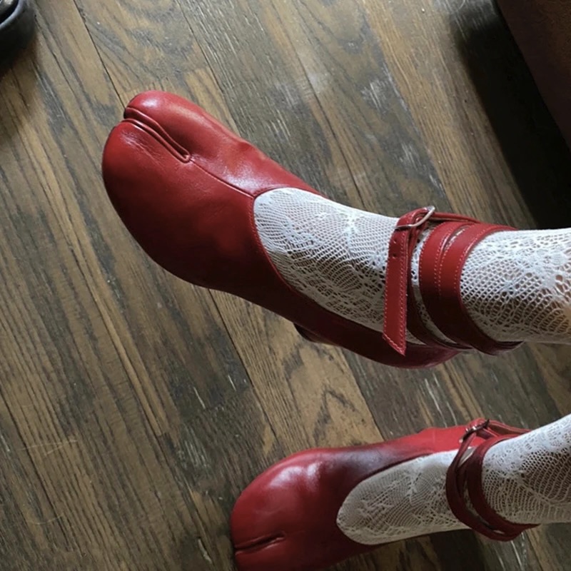 Vintage Fashion Design - Damskie czółenka z dzielonym palcem, na