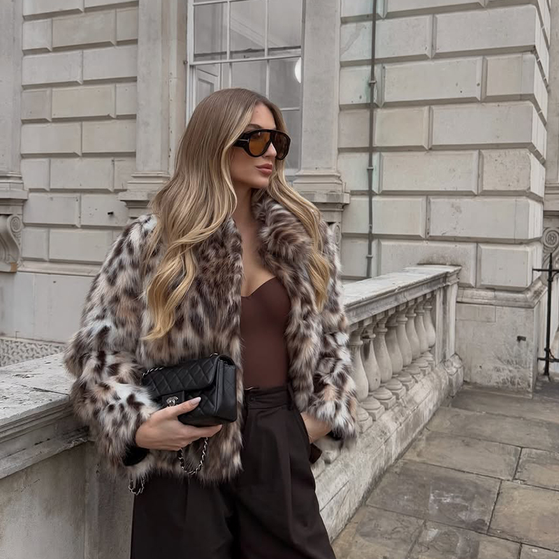 Stylowy płaszcz z imitacji fut – Vintage Fashion Bloggers recenzja i cena