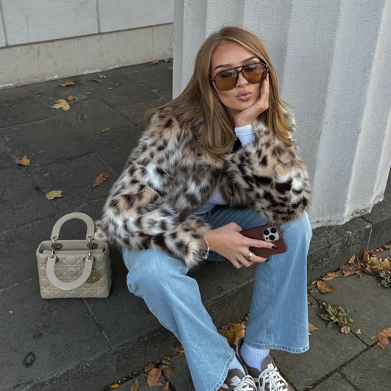 Stylowy płaszcz z imitacji fut – Vintage Fashion Bloggers recenzja i cena