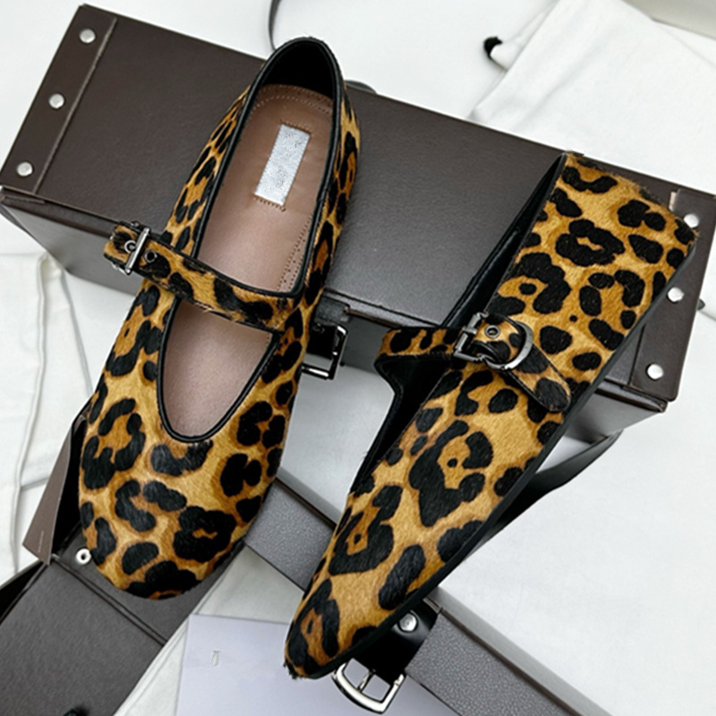 Zwiewne, modne buty Mary Jane  – Vintage Fashion Bloggers recenzja i cena